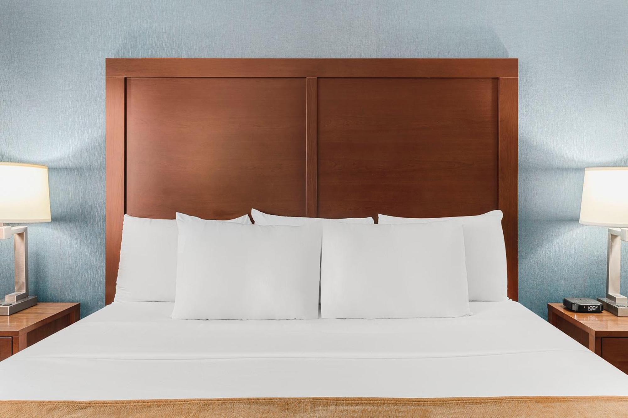 Comfort Inn & Suites Vancouver Downtown City Center Экстерьер фото