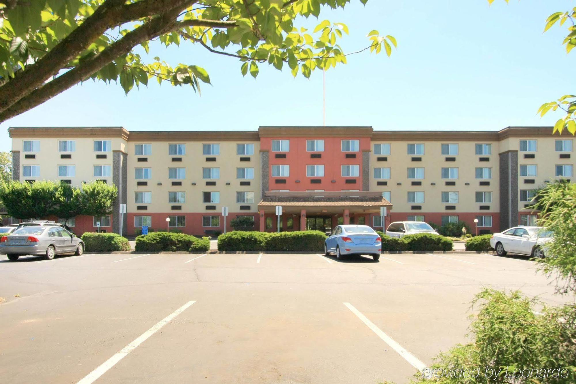 Comfort Inn & Suites Vancouver Downtown City Center Экстерьер фото