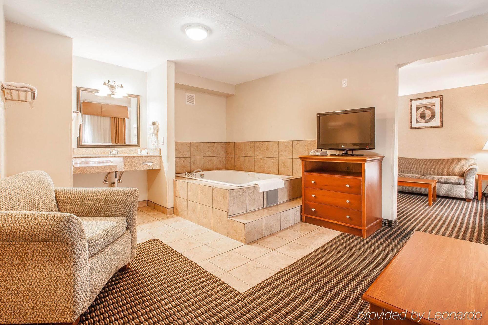 Comfort Inn & Suites Vancouver Downtown City Center Экстерьер фото