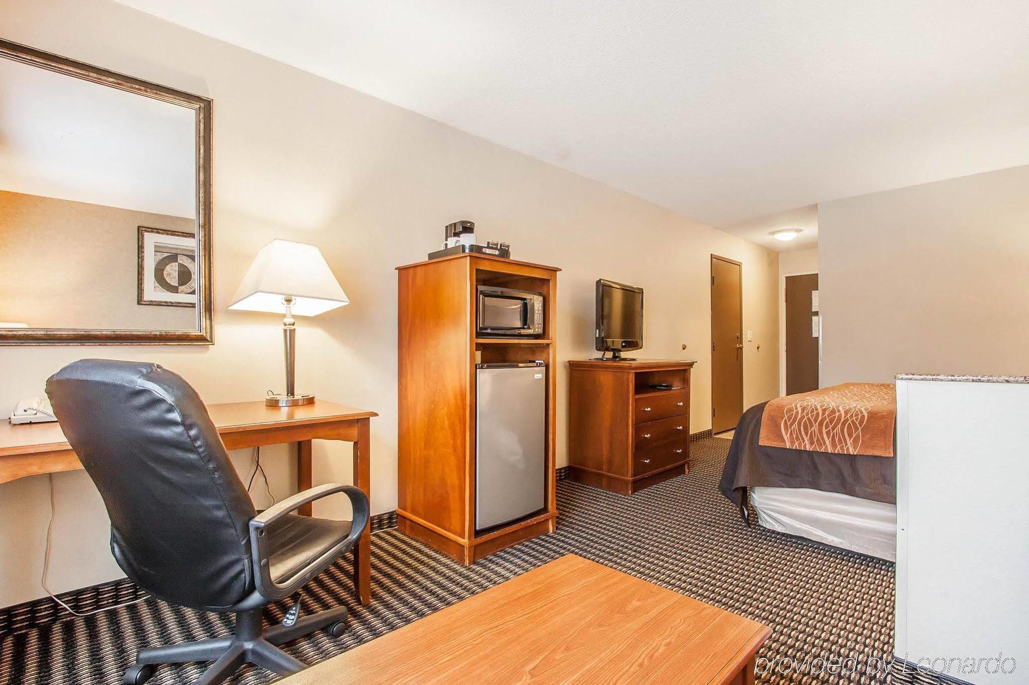 Comfort Inn & Suites Vancouver Downtown City Center Экстерьер фото