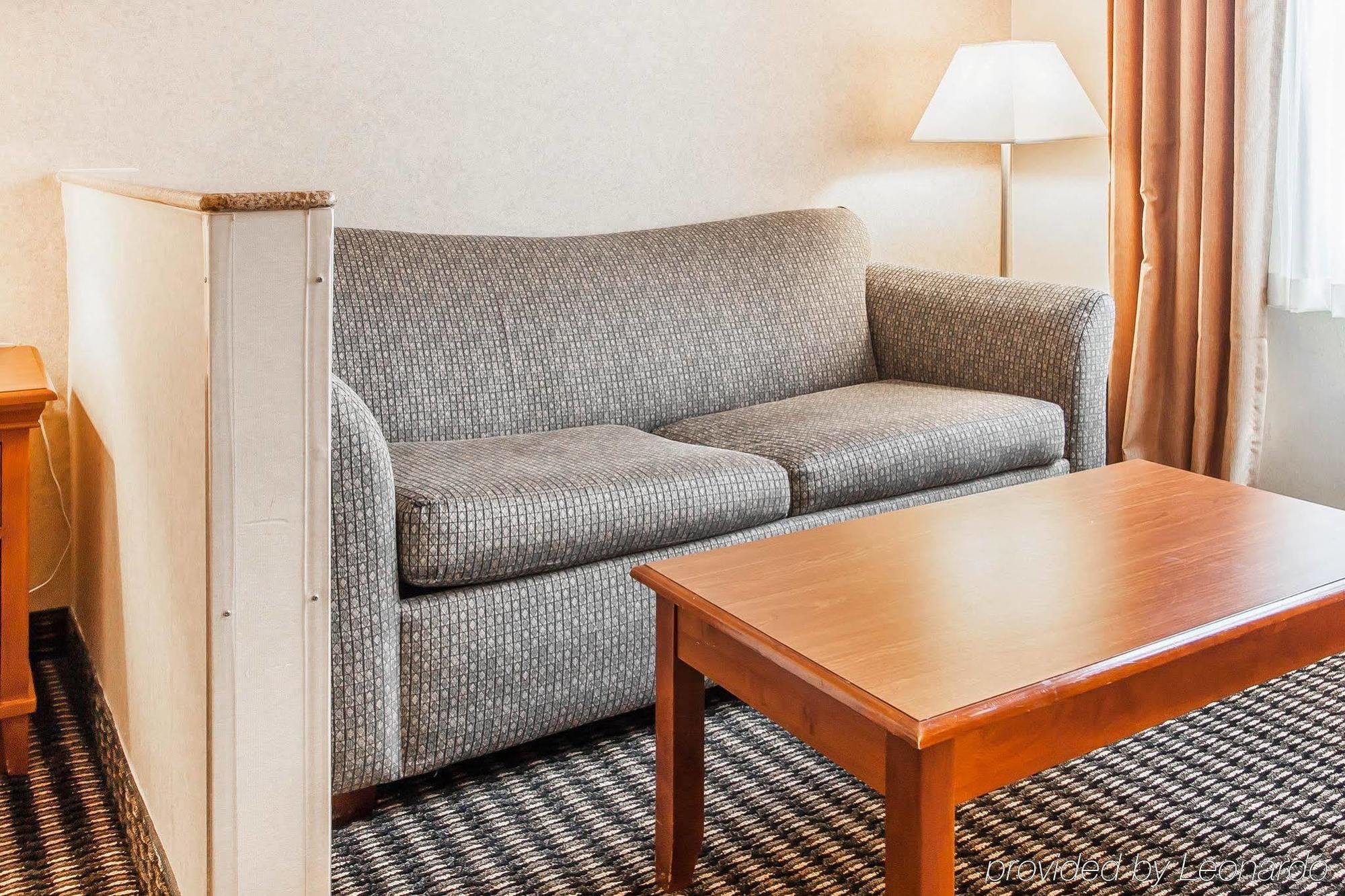 Comfort Inn & Suites Vancouver Downtown City Center Экстерьер фото